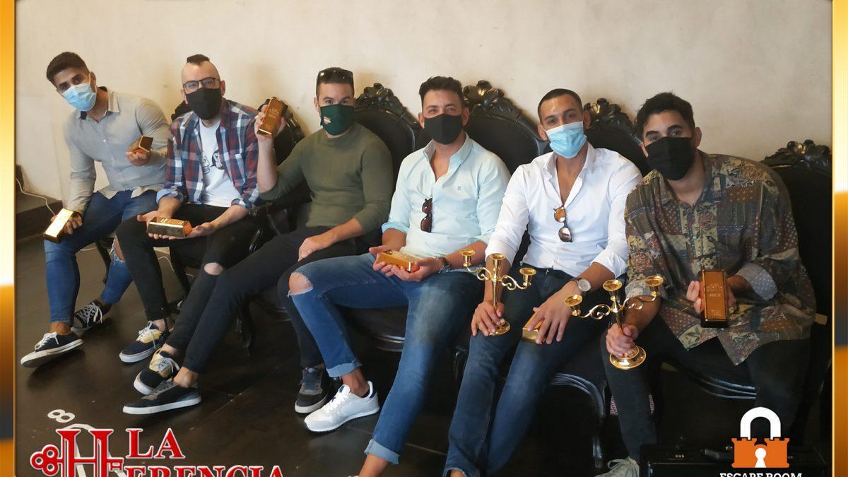 Grupo de amigos y cumpleaños